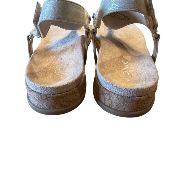 Vionic Kira II Gold Women’s Size 9 Grip Closure Sandals NIB